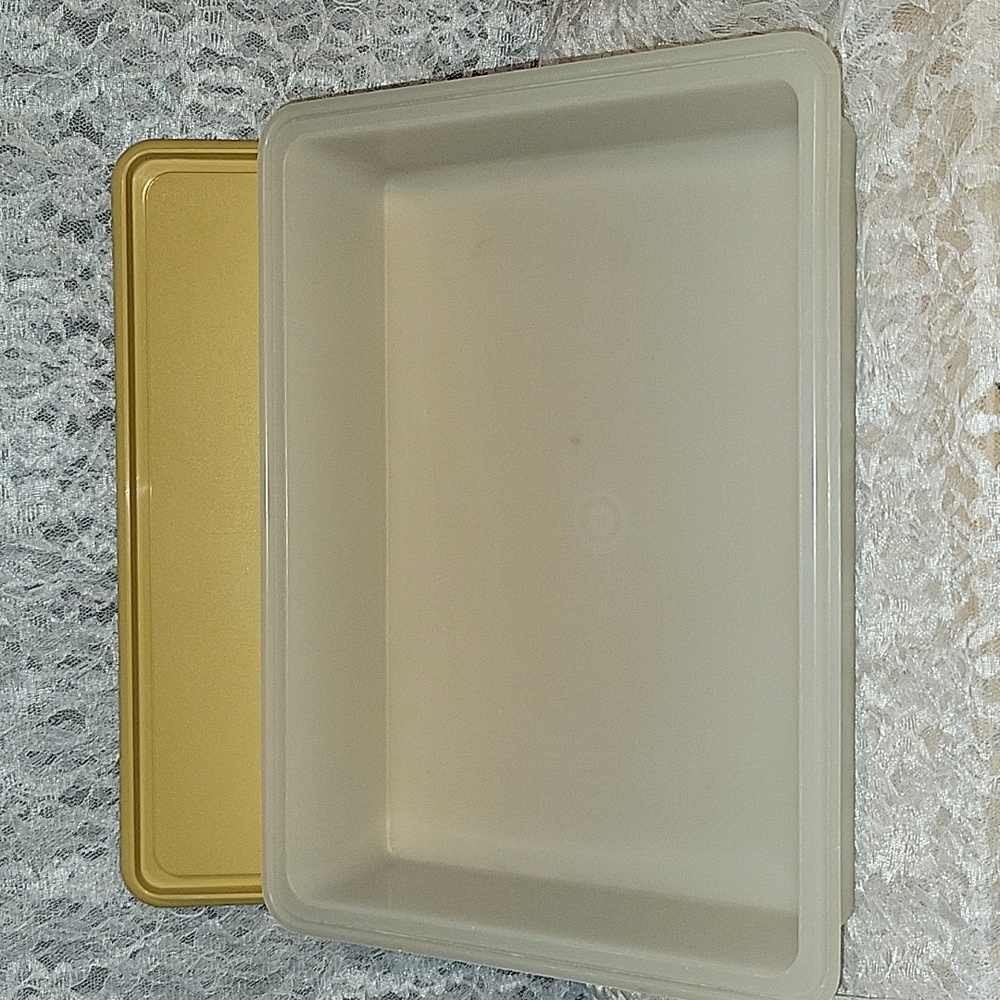 Tupperware: Cake Keeper Container - Picture 5 of 8